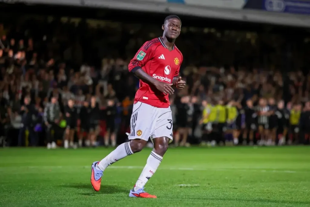 12BET:曼联青训新星申请离队高层拒绝青训危机再现