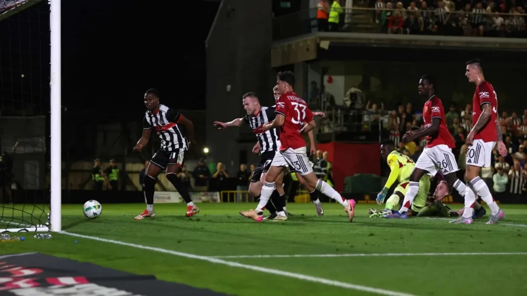 12BET:奥纳纳再演灾难曼联点球惜败英乙队